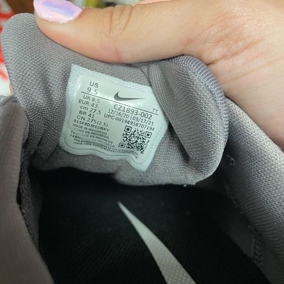 nike running shoes - Picture 3 of 4